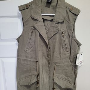 Almost Famous Size XL Olive Green Vest